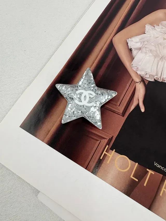 Chanel Broche Estrela de Cristal CC Logo 11