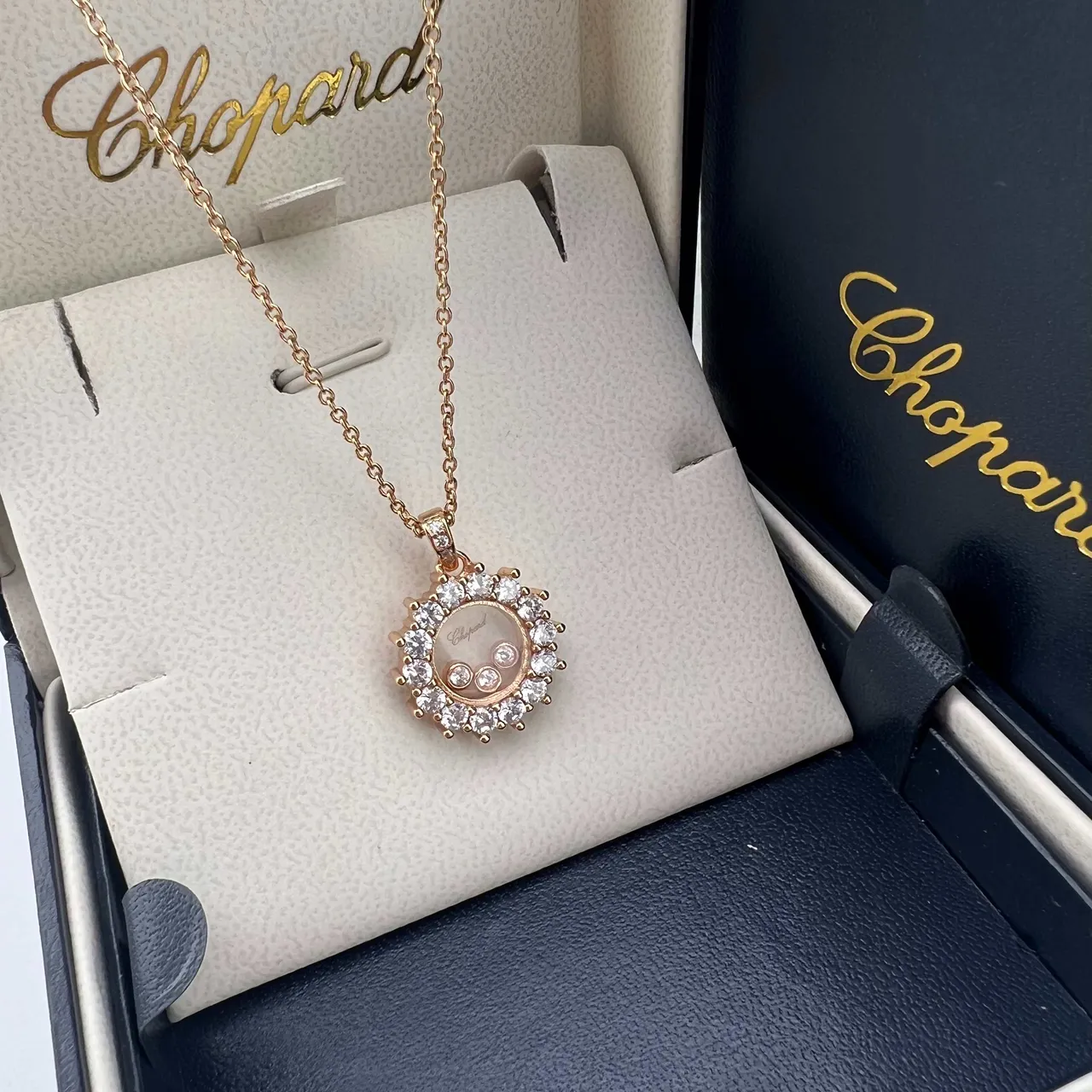 Chopard Happy Diamonds Collier avec pendentif circulaire 5