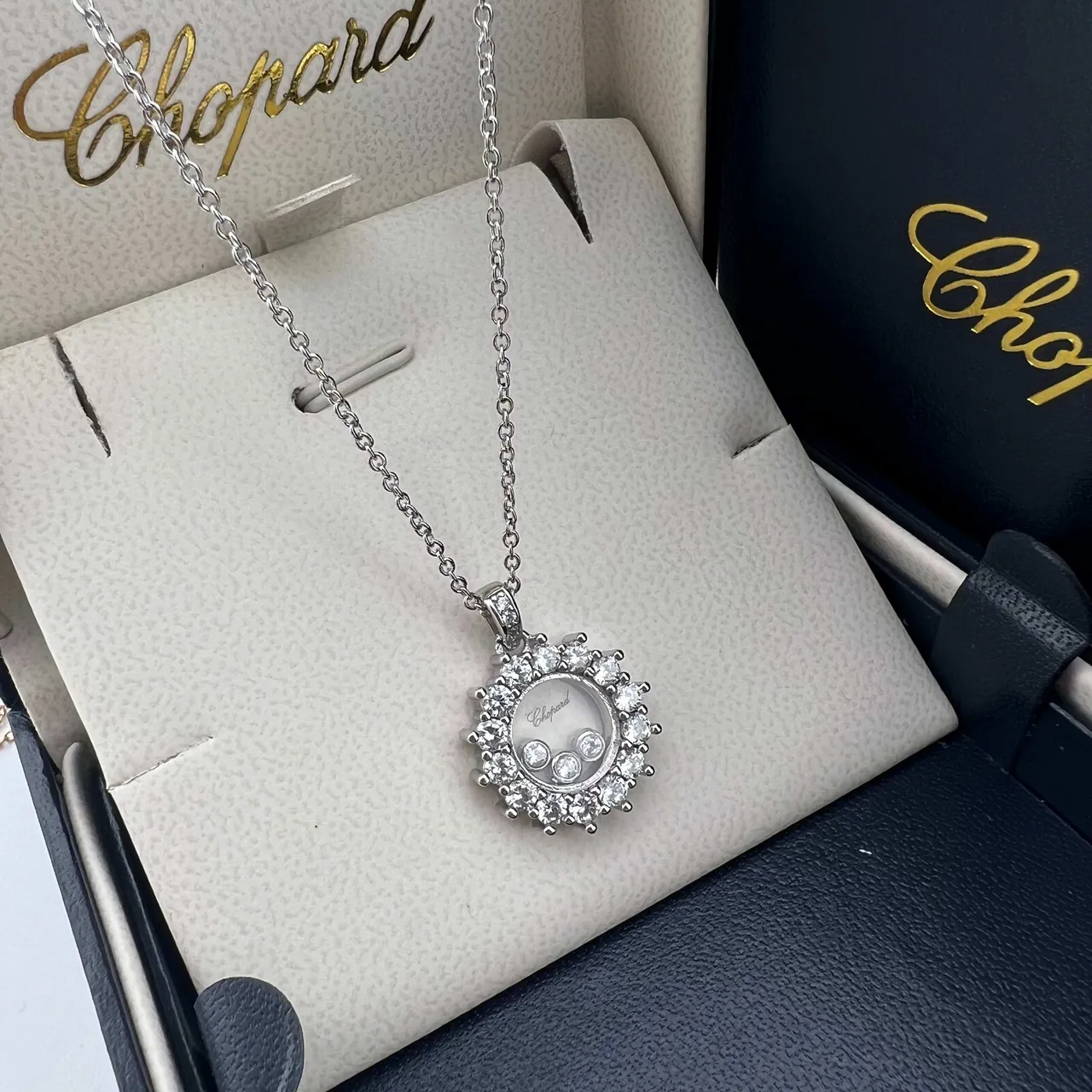 Chopard Happy Diamonds Collier avec pendentif circulaire 6