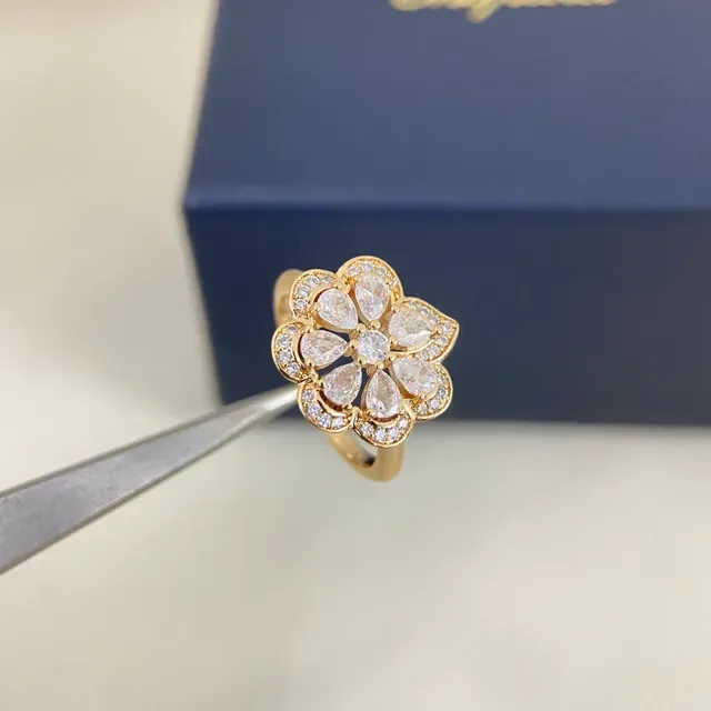 Chopard Multicolor Floral Motif Petal-Shaped Gem Setting Ring 5