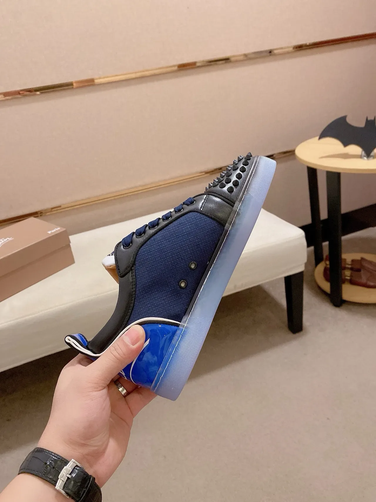 Christian Louboutin Lou Spikes Sneakers Lifestyle avec Détail Spike en Navy et Noir 5
