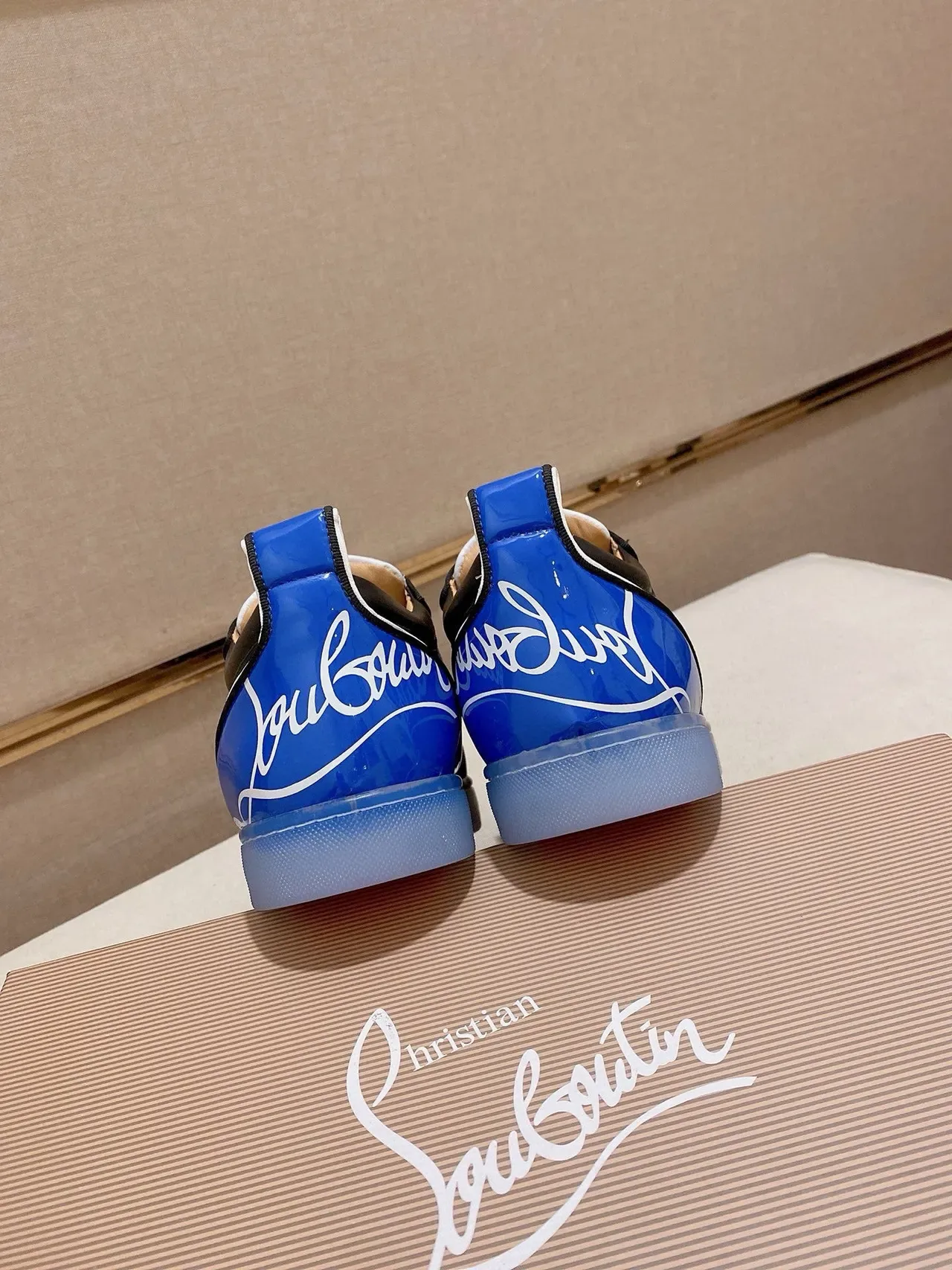Christian Louboutin Lou Spikes Sneakers Lifestyle avec Détail Spike en Navy et Noir 8