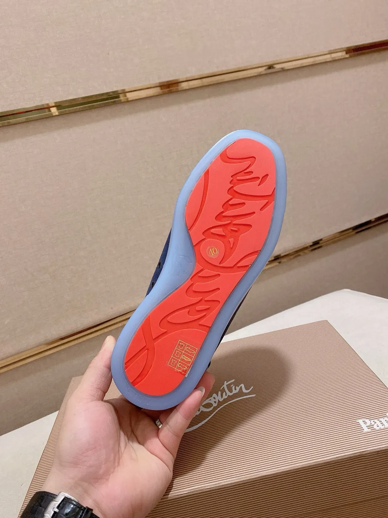 Christian Louboutin Lou Spikes Sneakers Lifestyle avec Détail Spike en Navy et Noir 9