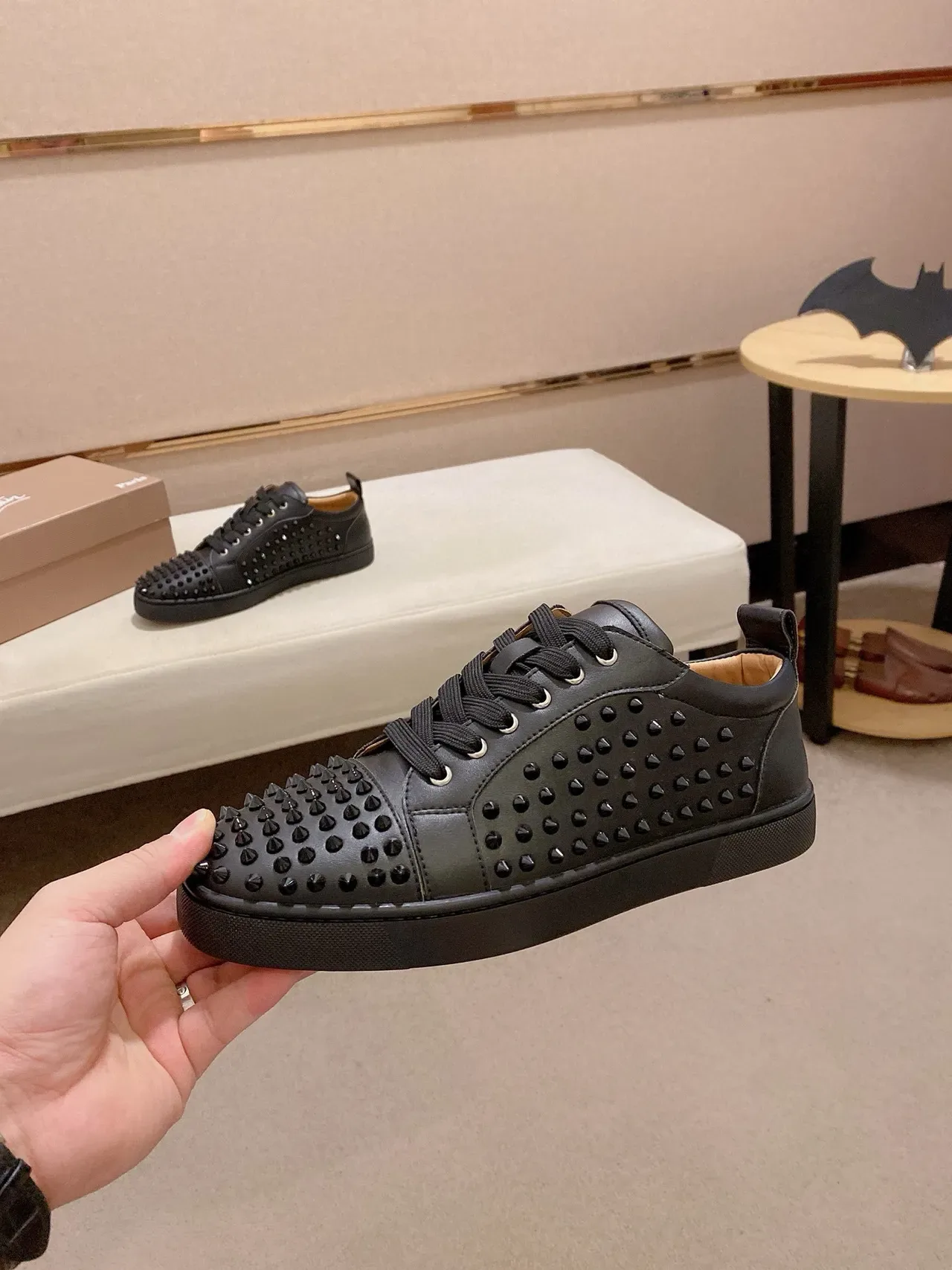 Christian Louboutin Sneaker en cuir clouté Noir partie supérieure Silhouette basse Lifestyle Sneakers 3