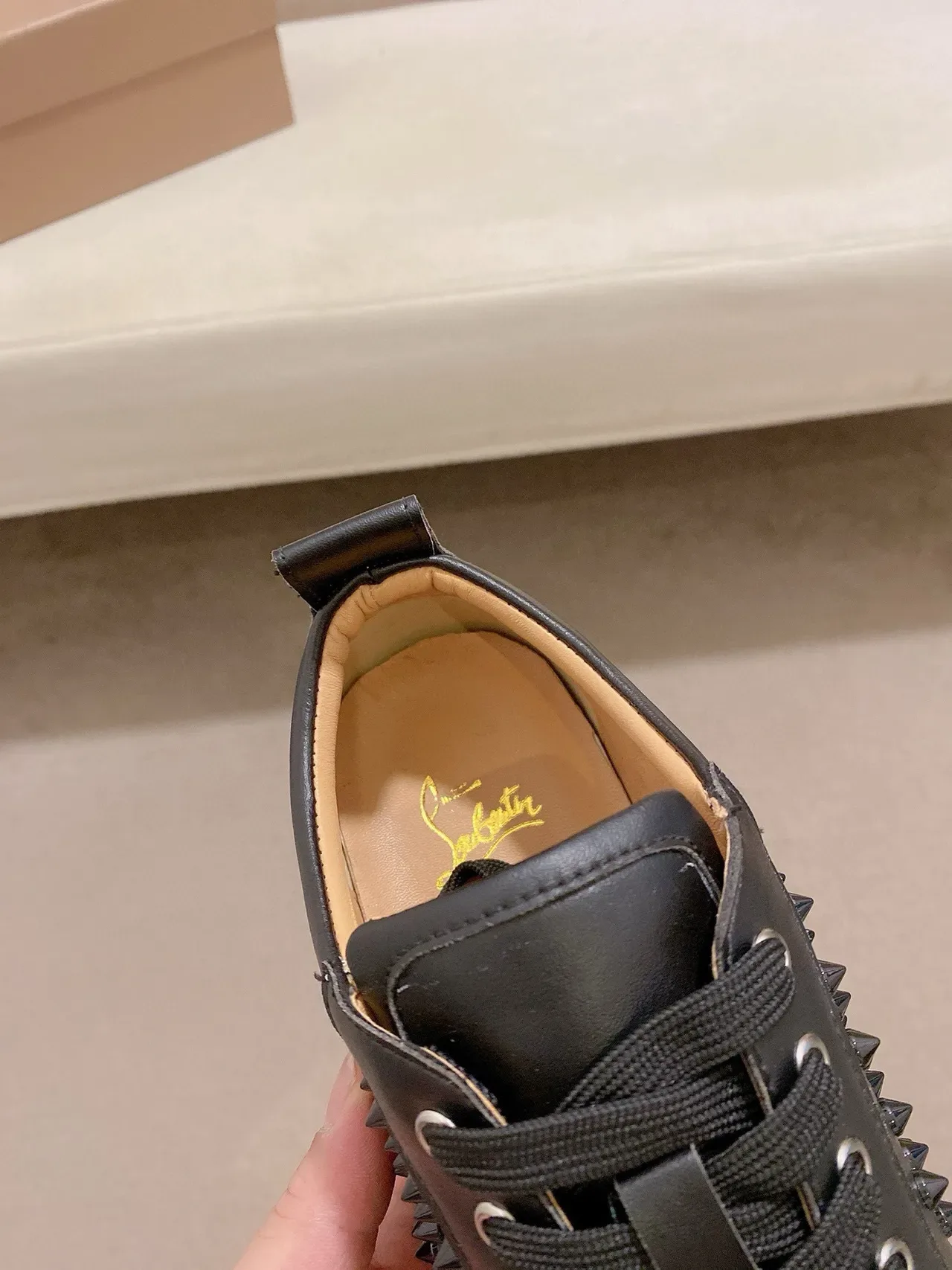 Christian Louboutin Sneaker en cuir clouté Noir partie supérieure Silhouette basse Lifestyle Sneakers 6