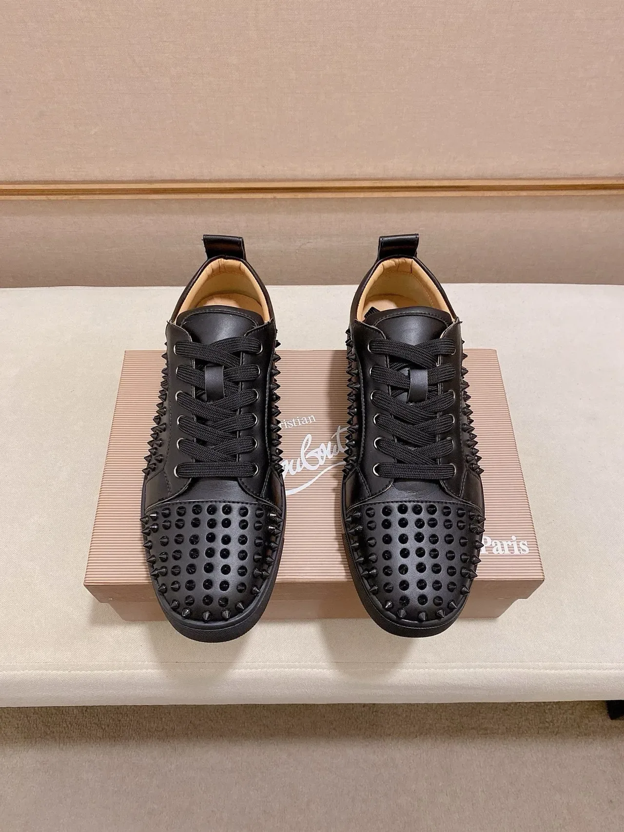 Christian Louboutin Sneaker en cuir clouté Noir partie supérieure Silhouette basse Lifestyle Sneakers 7