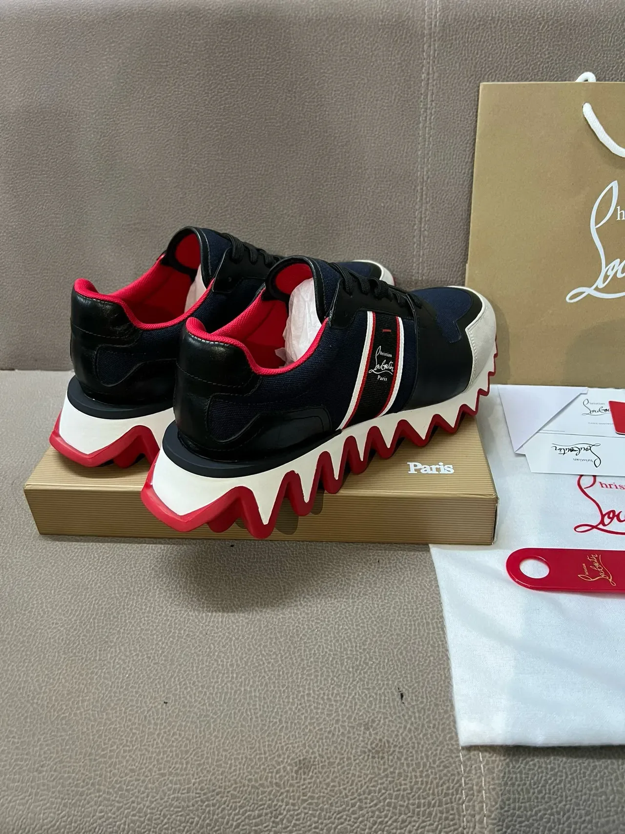Christian Louboutin Wave Runner bleu marine noir rouge blanc sneakers lifestyle 5