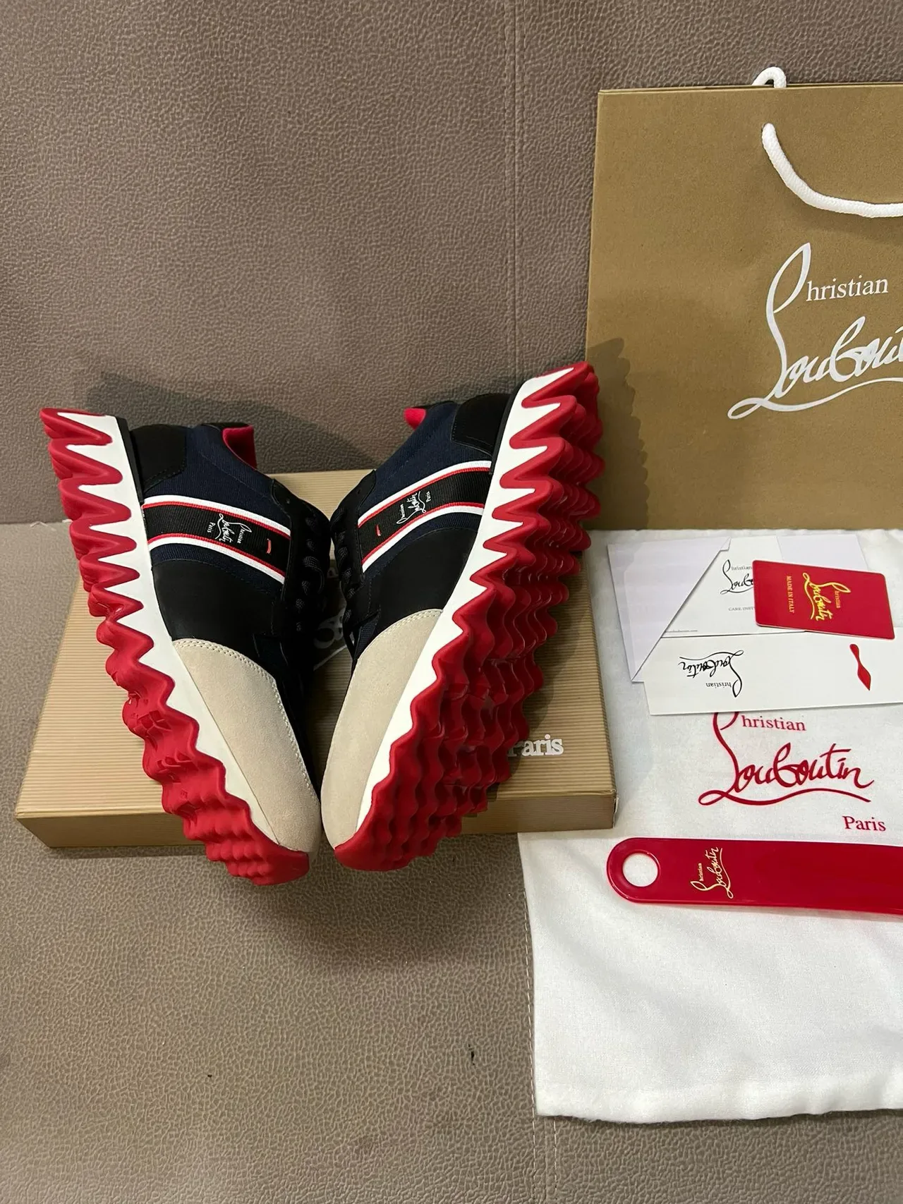 Christian Louboutin Wave Runner bleu marine noir rouge blanc sneakers lifestyle 7
