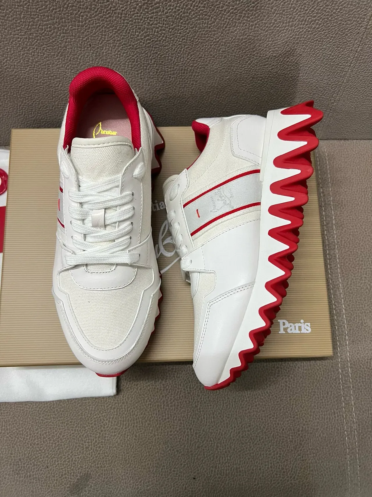 Christian Louboutin Sneakers Lifestyle Blanc et Rouge à Semelle Zigzag 4