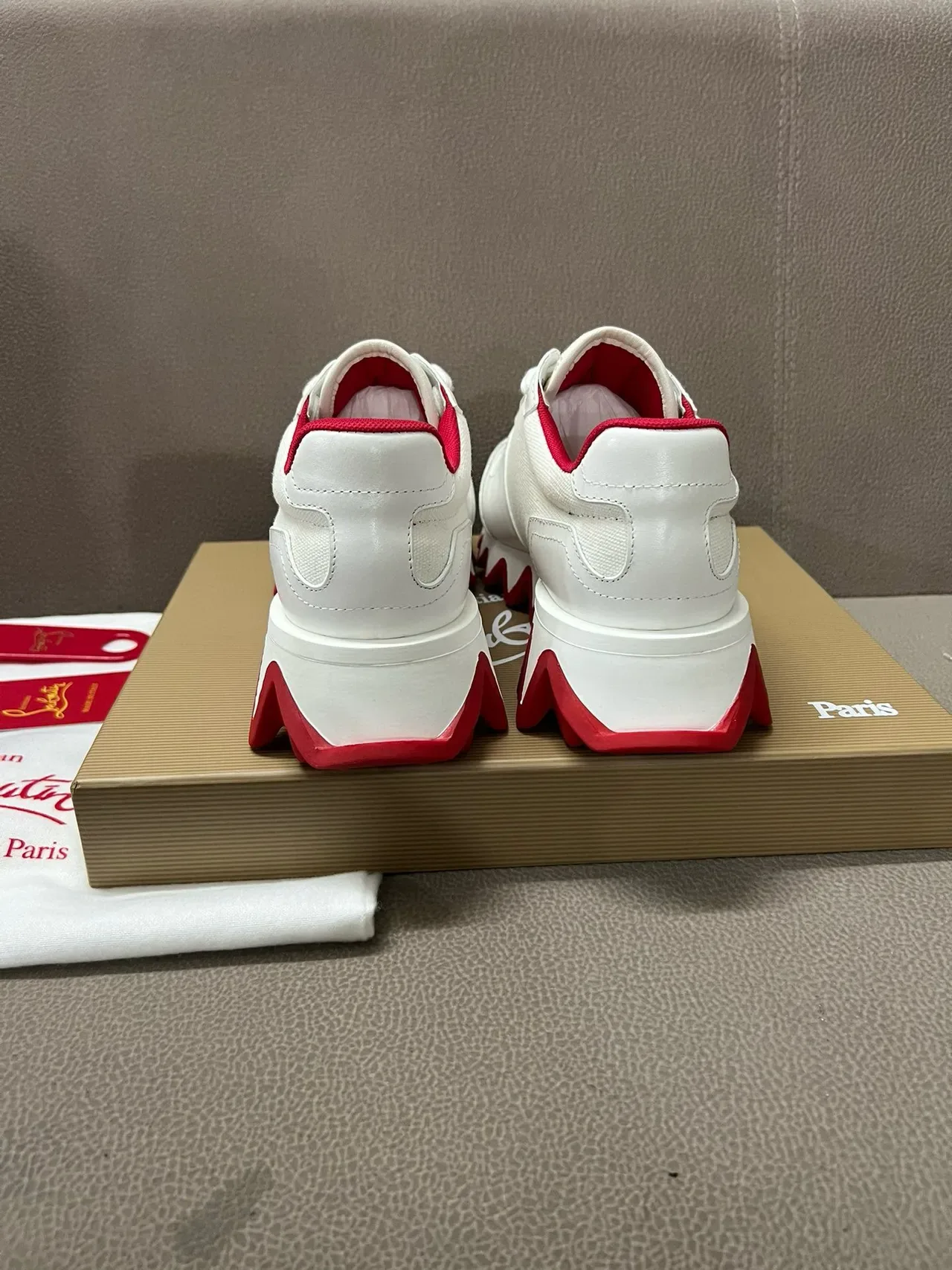 Christian Louboutin Sneakers Lifestyle Blanc et Rouge à Semelle Zigzag 5