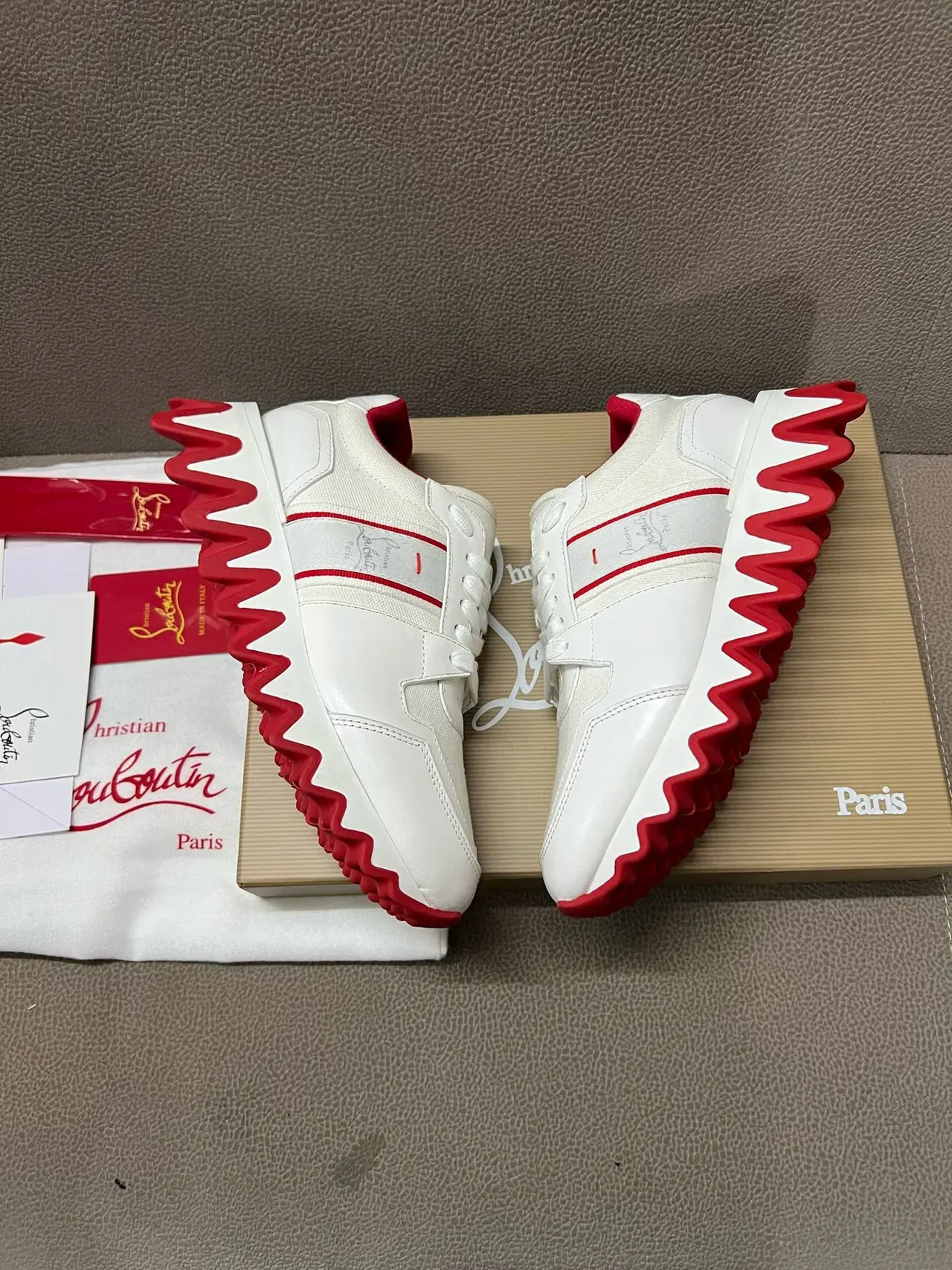 Christian Louboutin Sneakers Lifestyle Blanc et Rouge à Semelle Zigzag 7
