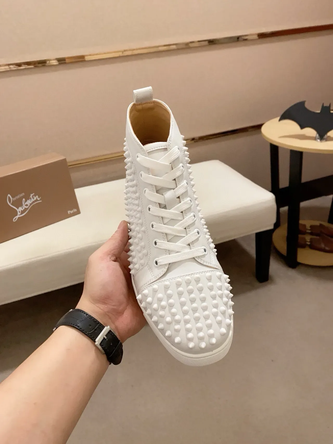 Christian Louboutin sneakers lifestyle blanches hautes totalmente cloutées 2