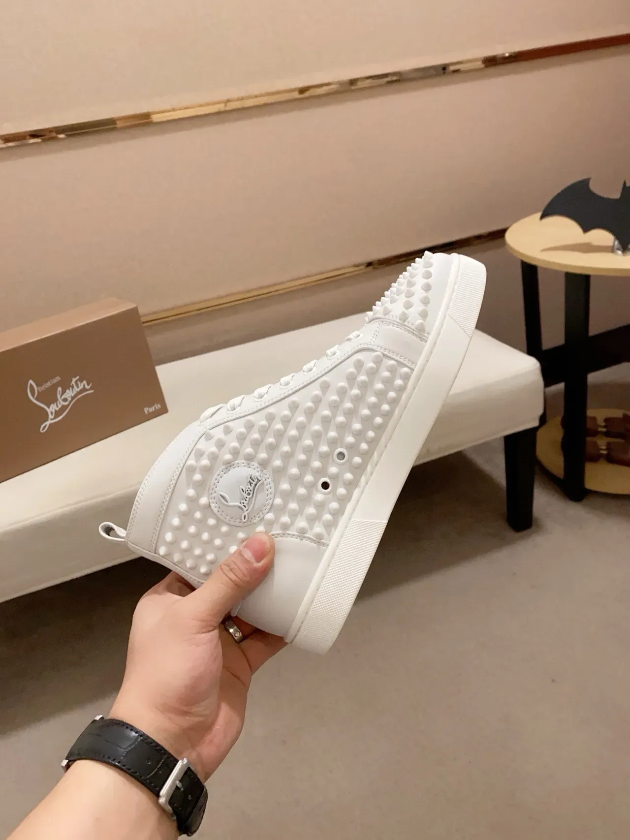 Christian Louboutin sneakers lifestyle blanches hautes totalmente cloutées 4