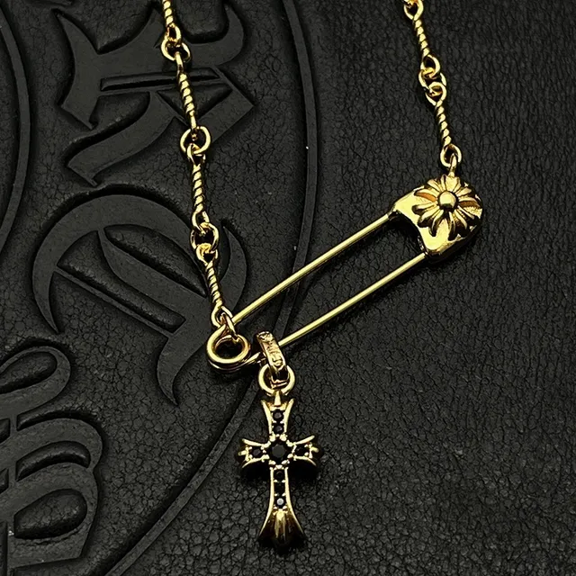 Chrome Hearts Collier épingle de sûreté croix or argent avec fermoir 4
