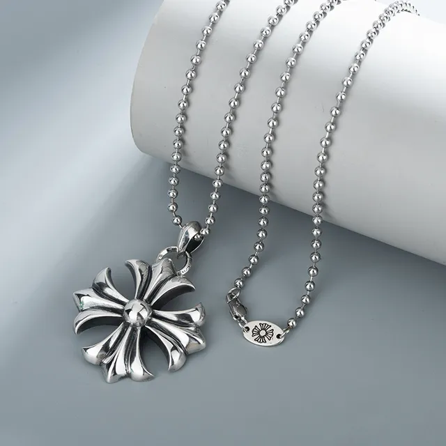 Chrome Hearts Collier Croix à Huit Pétales en Argent Poli 3
