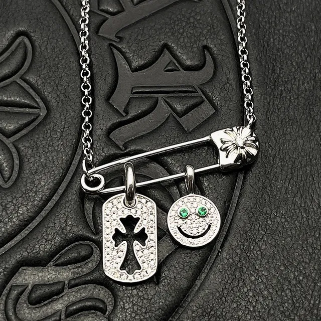 Colar Chrome Hearts Prata Cristal Pavé Transparente Fecho Pasador de Segurança 3