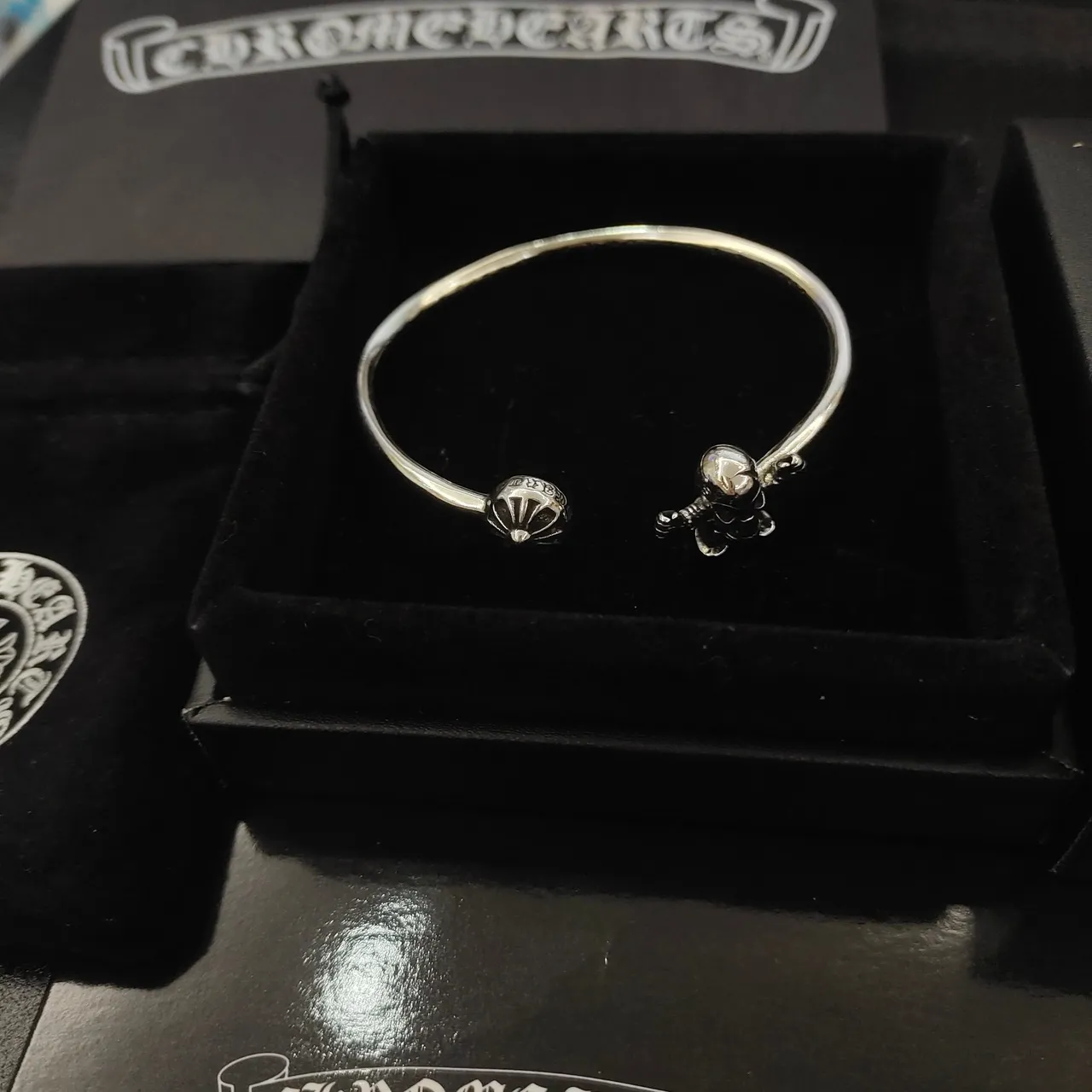 Chrome Hearts سوار شكل هيكل العظمي فضي أسود مفتوح منحوت 4