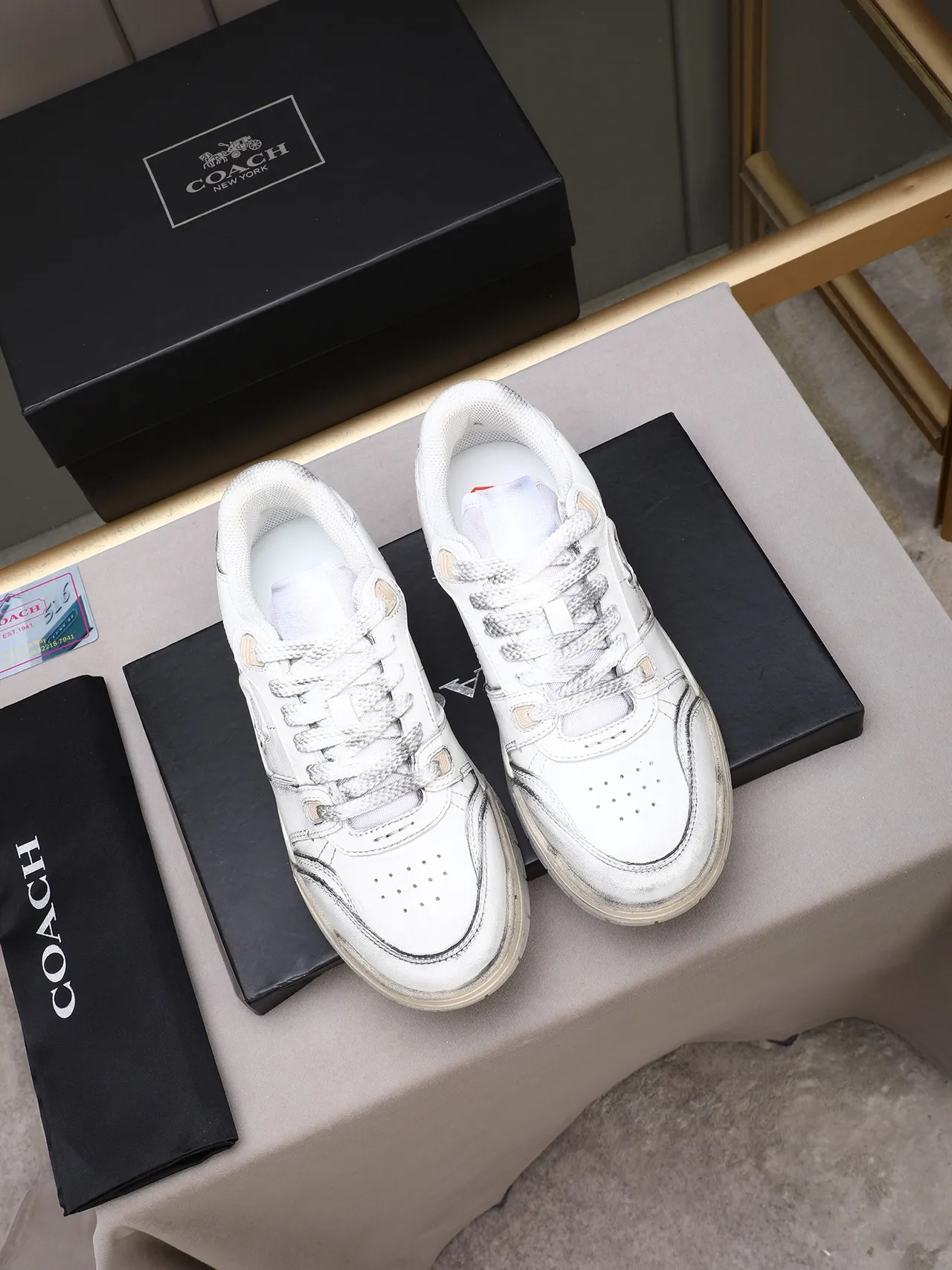 Coach أبيض بيج مطبوع C Logo Layered Midsole Lifestyle Sneakers 2