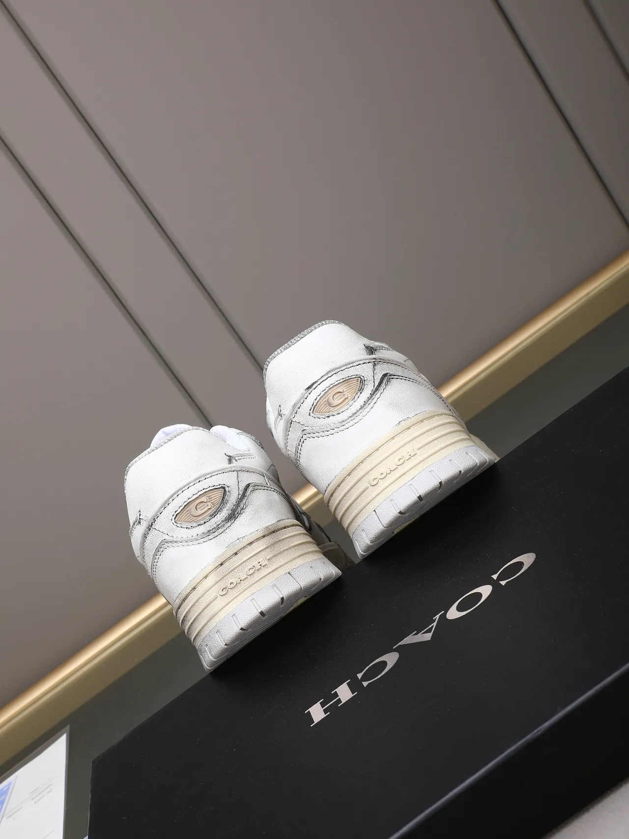 Coach أبيض بيج مطبوع C Logo Layered Midsole Lifestyle Sneakers 3