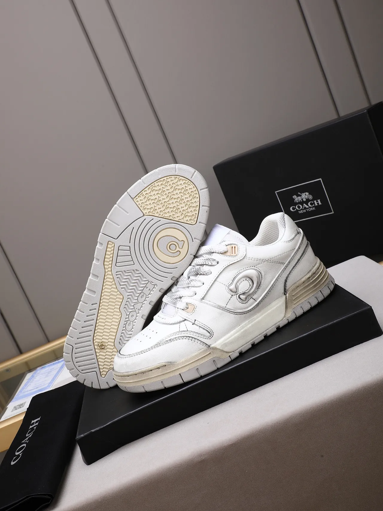 Coach أبيض بيج مطبوع C Logo Layered Midsole Lifestyle Sneakers 4