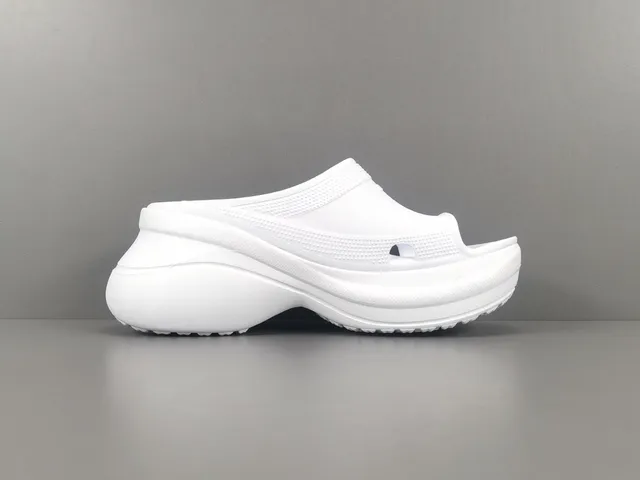 Crocs Echo Clog सफेद आकारित फोम प्लेटफॉर्म क्लॉग 15