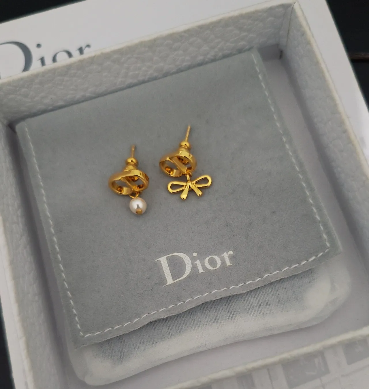 Dior Asymmetrical Gold-Tone Bow and Pearl Earrings 2