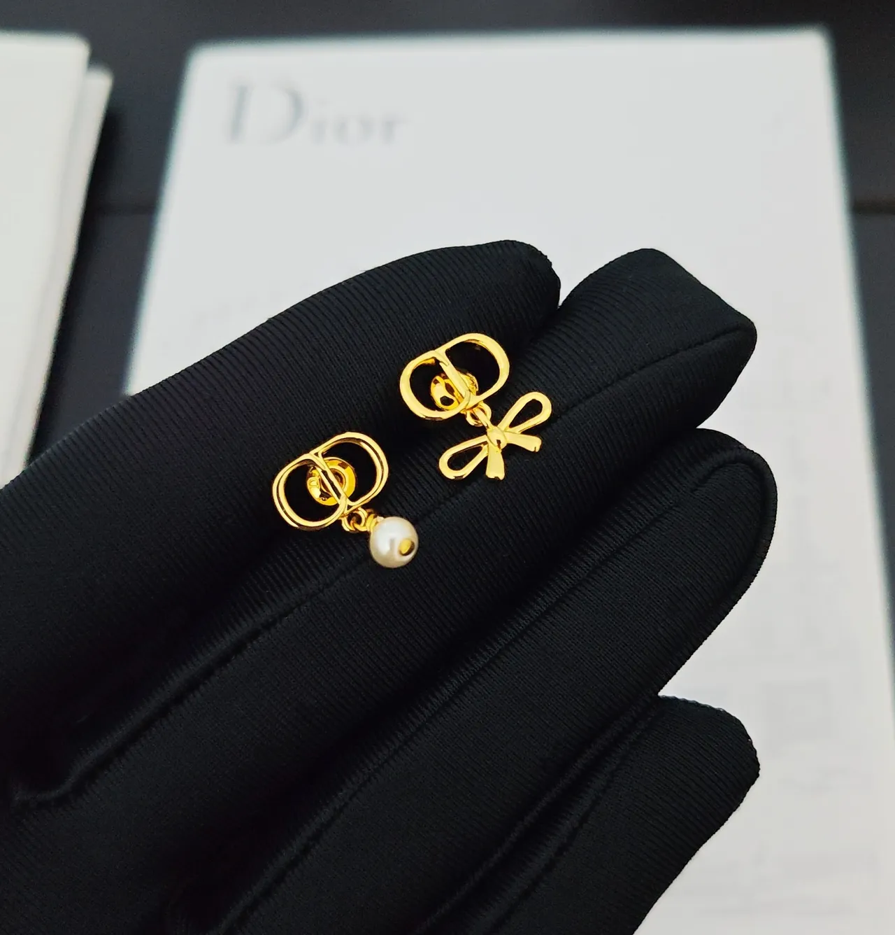 Dior Asymmetrical Gold-Tone Bow and Pearl Earrings 4
