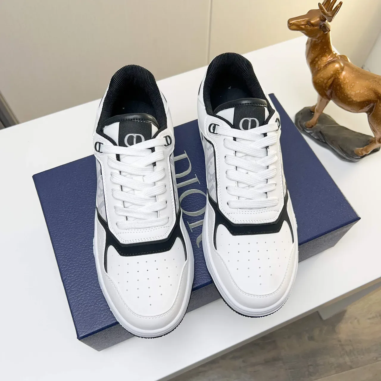 Dior B23 White Black Low-Top Perforated Toe Lifestyle Sneakers 3