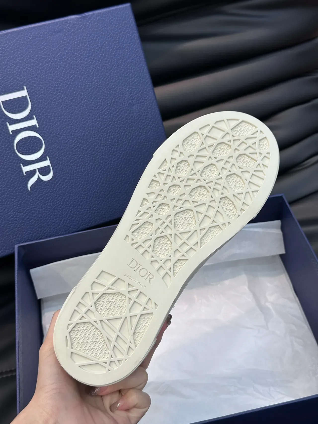 Dior B23 White Silver Low-Top Leather And Metallic Stripe Lifestyle Sneakers 2