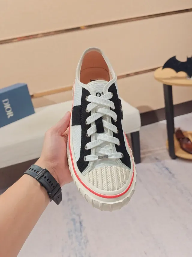 Dior B27 সাদা কালো স্ট্রাইপ লাইফস্টাইল স্নিকার 4