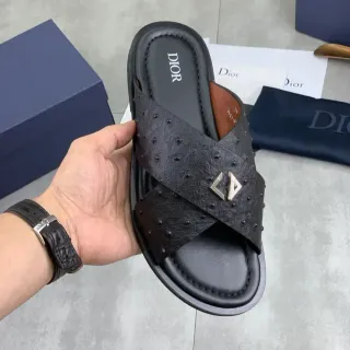 Dior काला भूरा ओस्ट्रिच टेक्स्चर्ड लेदर क्रॉस्ड स्ट्रैप स्लिपर्स