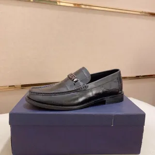 Dior काला क्रॉक-एम्बॉस्ड लेदर मेटल लोगो स्ट्रैप लोअफर