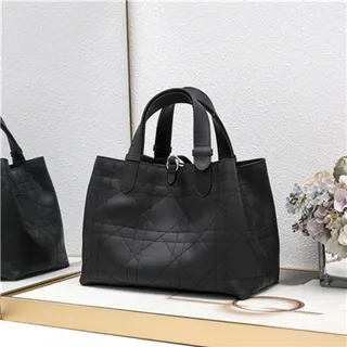 Dior Bolsa Tote de Couro com Alça Superior em Borgonha com Acabamento Quilted Cannage 6
