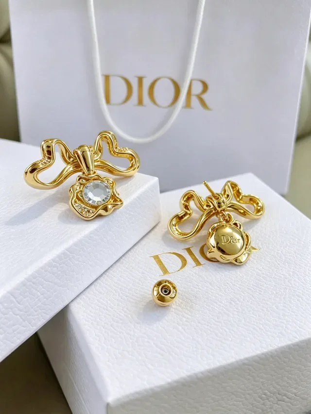 Dior গোল্ড-টোন বাও মোটিফ ক্রিস্টাল ইয়াররিংস 2