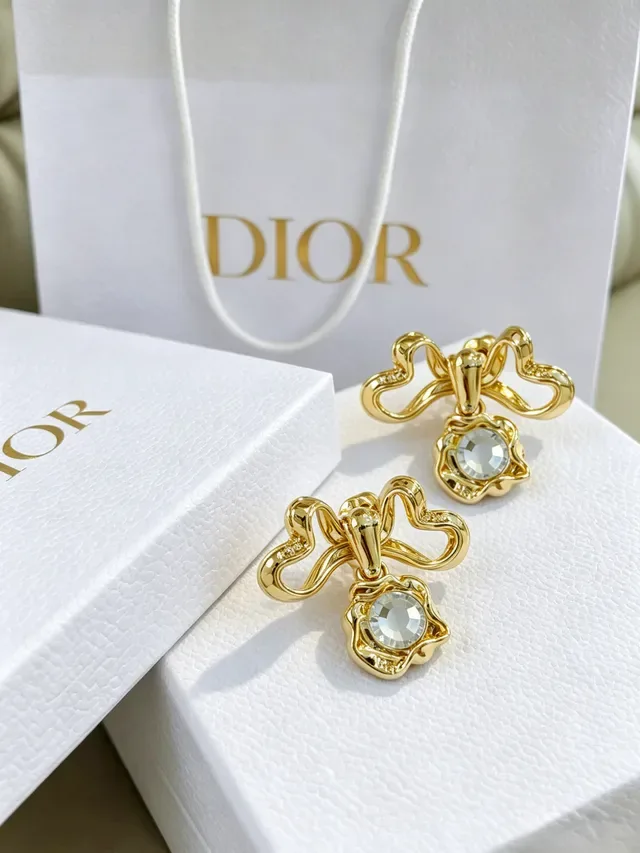 Dior গোল্ড-টোন বাও মোটিফ ক্রিস্টাল ইয়াররিংস 6