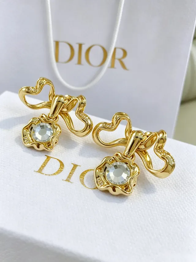 Dior গোল্ড-টোন বাও মোটিফ ক্রিস্টাল ইয়াররিংস 8