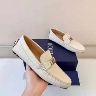 Dior Horsebit Loafer क्रीम पेब्ल्ड लेदर लोअफर