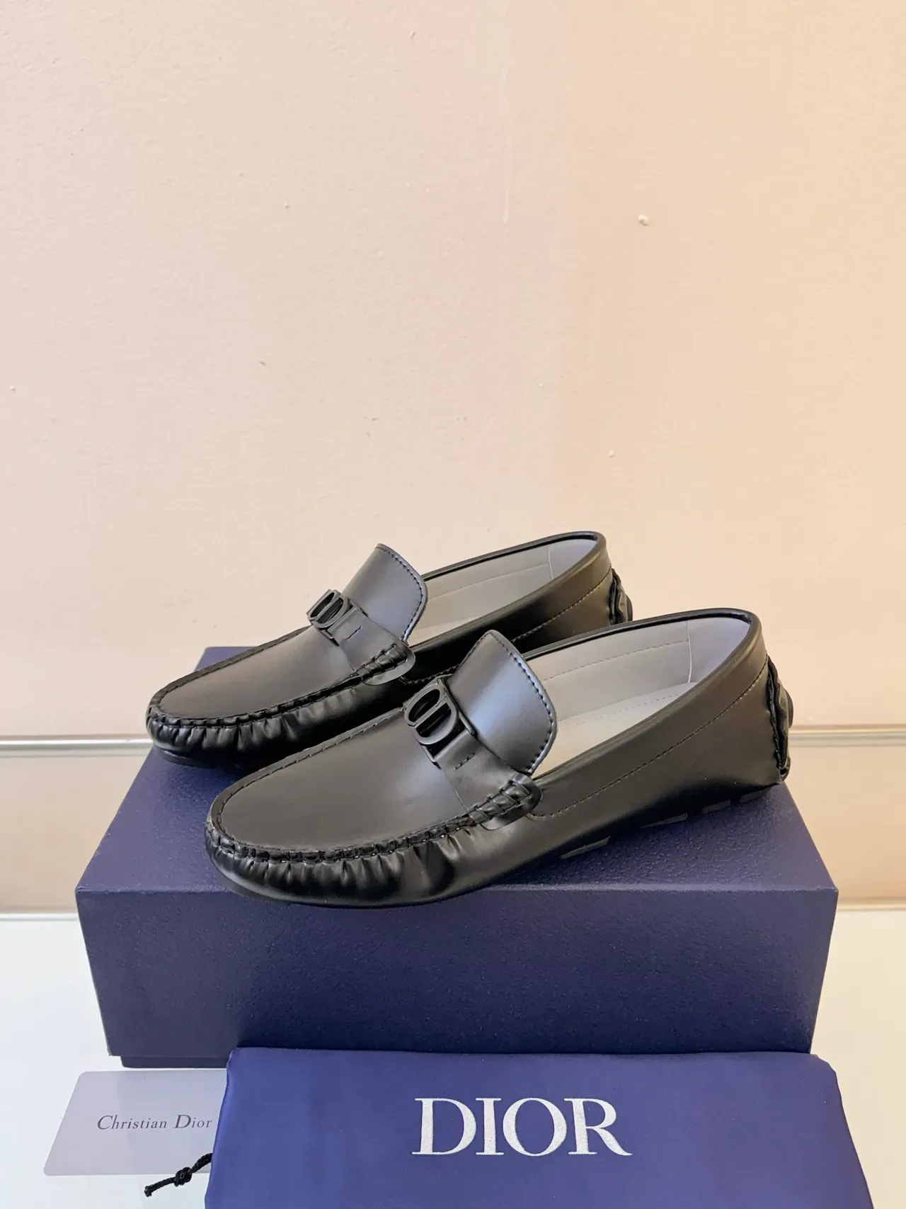 Mocassins Dior de couro preto com fivela de cavalo slip-on 2