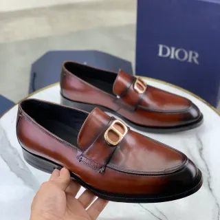 डायोर ब्राउन गोल्ड D-Buckle पॉलिश्ड लेदर लोफर