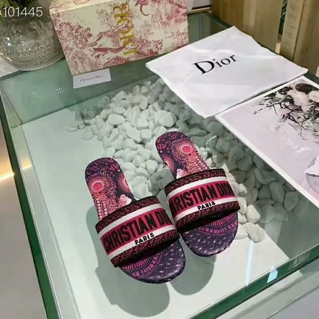 Dior গোলাপি বেগুনি মুদ্রিত ম্যান্ডালা সোল ওয়াইড ব্র্যান্ডেড স্ট্র্যাপ স্লিপার্স 3