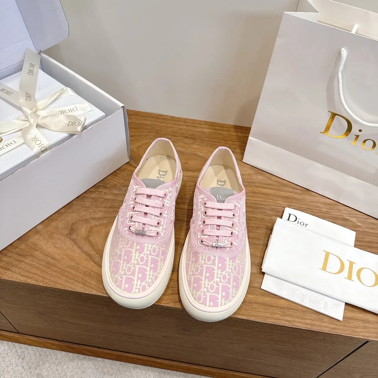 Dior Chaussures Lifestyle Monogrammées en Toile Rose et Blanc Basse 5