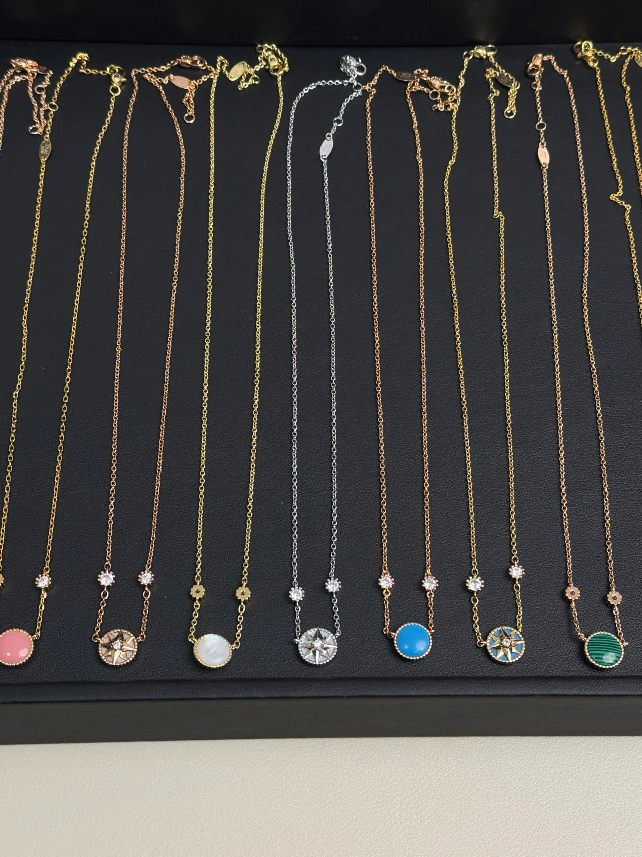 Dior Rose des Vents Colliers pendentifs délicats en étoile de boussole 3