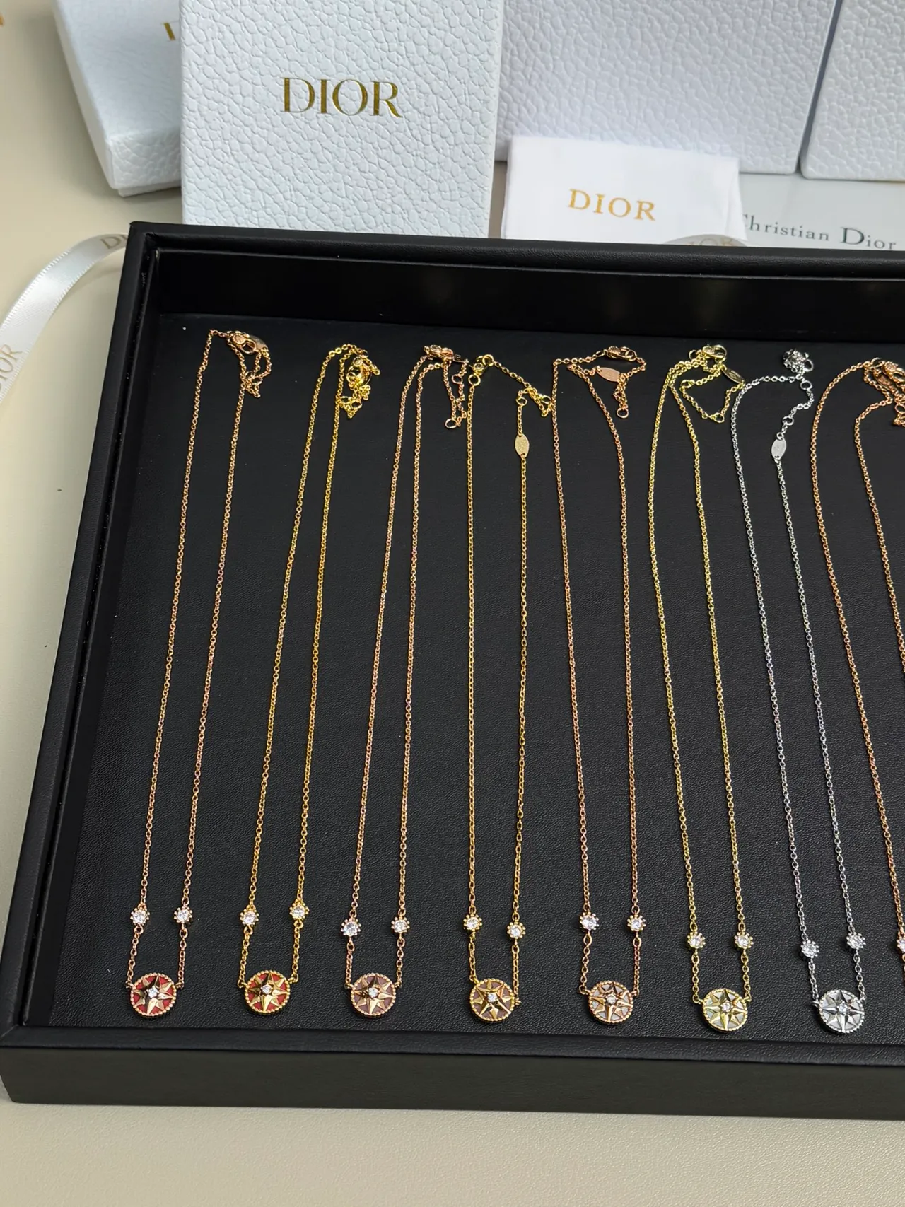Dior Rose des Vents Colliers pendentifs délicats en étoile de boussole 9