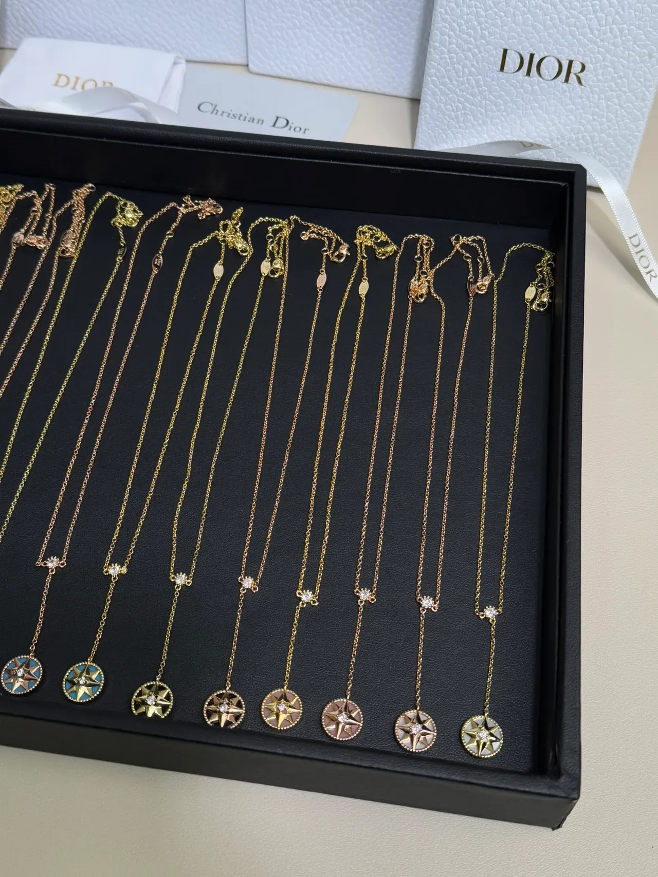 Dior Rose des Vents Colares Pendentifs de Esmalte e Gemas de Tom Dourado 7
