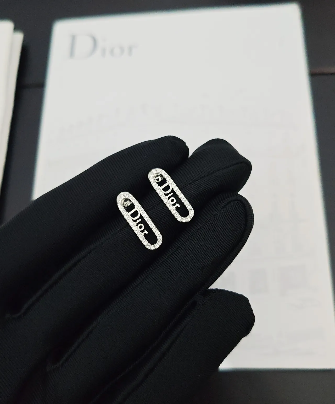 Dior রূপালী ধূসর Pavé-Set Logo-Embellished কানের দুল 4
