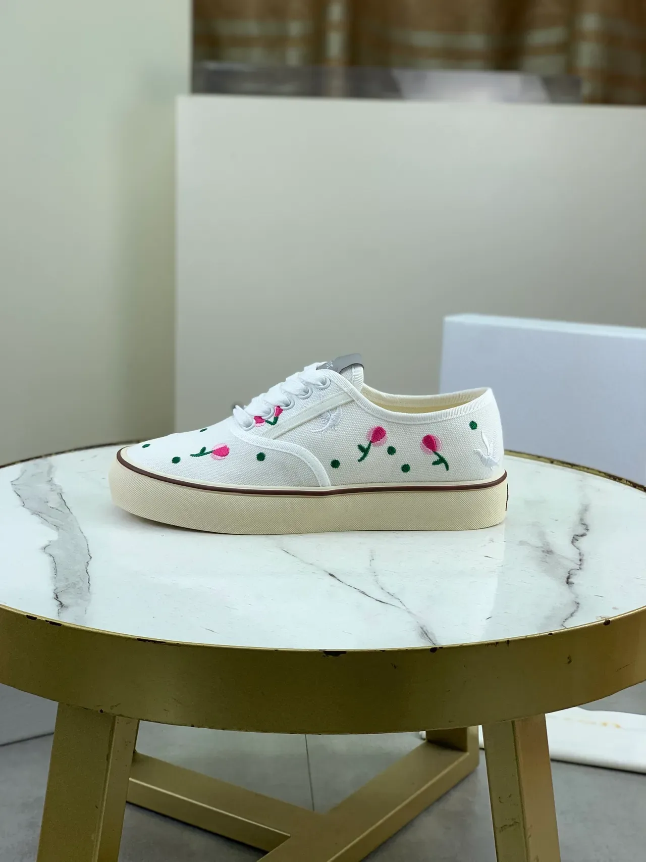 Dior Tênis Lifestyle Branco e Rosa Bordados Florais de Lona Superior 5
