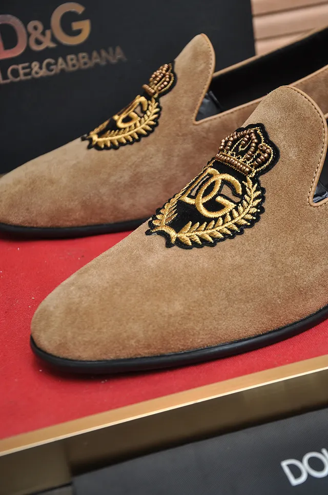 Dolce & Gabbana Beige Noir Daim Supérieur Brodé Crest Mocassin 2