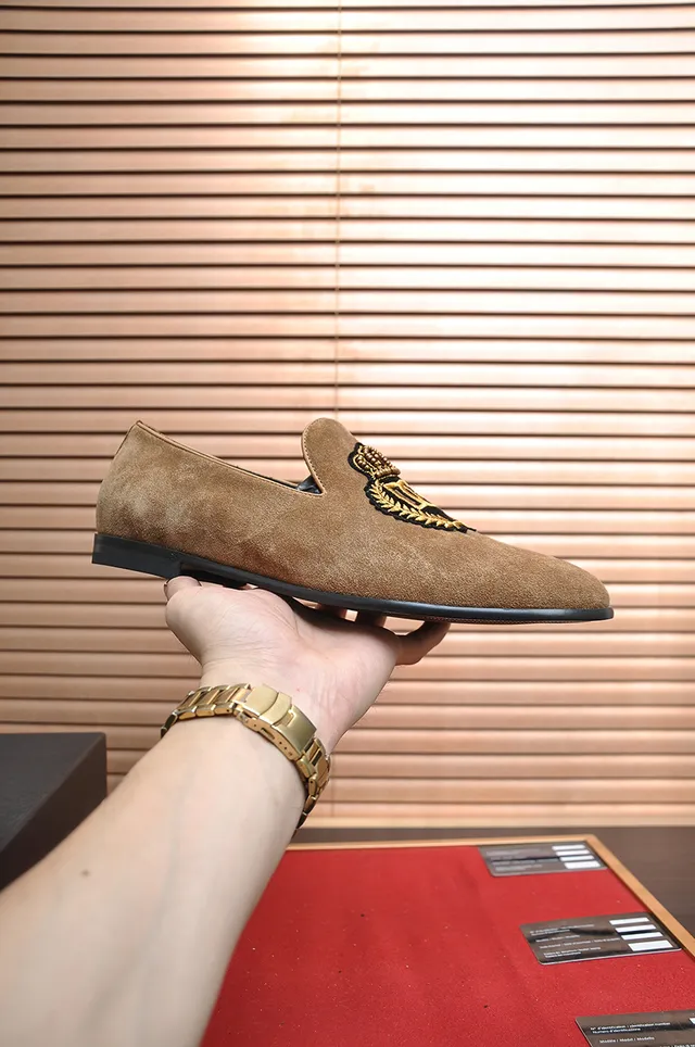 Dolce & Gabbana Beige Noir Daim Supérieur Brodé Crest Mocassin 4