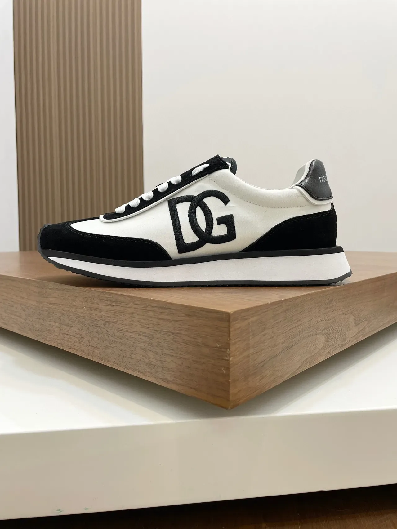 Dolce &amp; Gabbana Preto e Branco DG Monogram Tênis Lifestyle 6