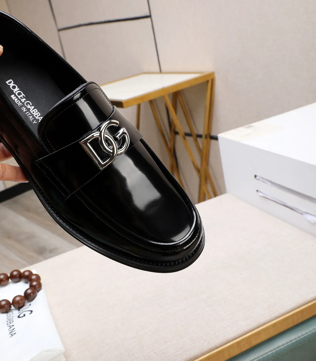 Dolce & Gabbana Noir Argent Cuir patenté brillant métal DG logo boucle mocassin 7